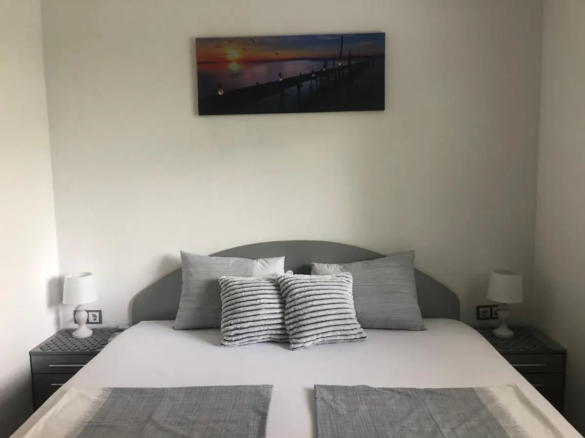 Sarafovo Beach Apartment Mit Terrasse بورغاس